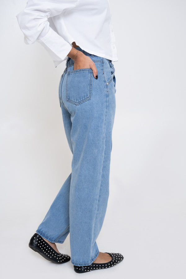 JEANS WITH DIAGONAL BUTTON BLUE